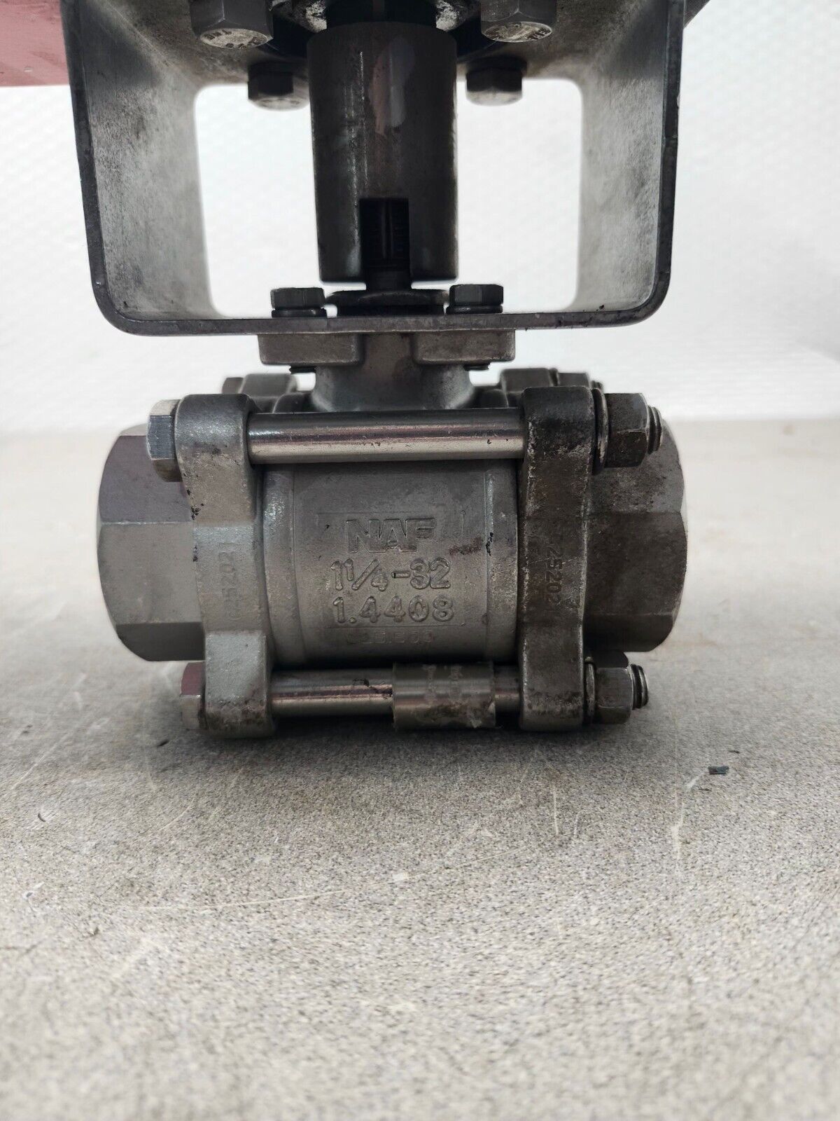 USED Rotork Actuator F07/F10-17 RC230-SR087 WITH NAF 1 1/4-32 16216-0069