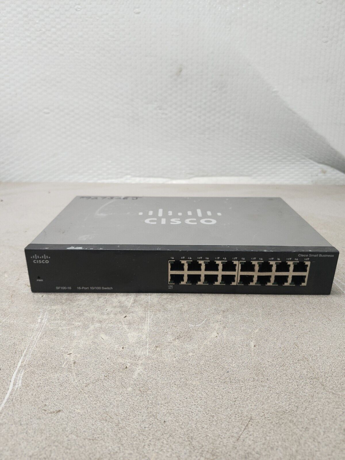 USED CISCO ETHERNET 16 PORT 10 100 SWITCH SF100-16 V2