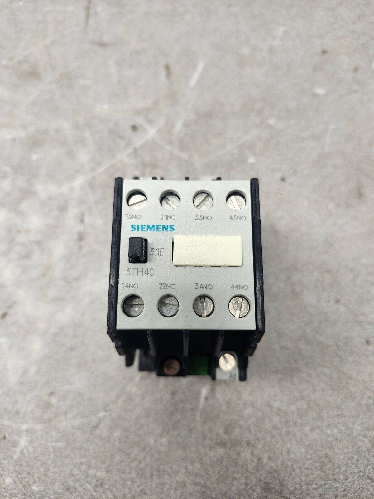 NEW IN BOX SIEMENS CONTROL CONTACTOR RELAY 120VAC 3TH4031-0A