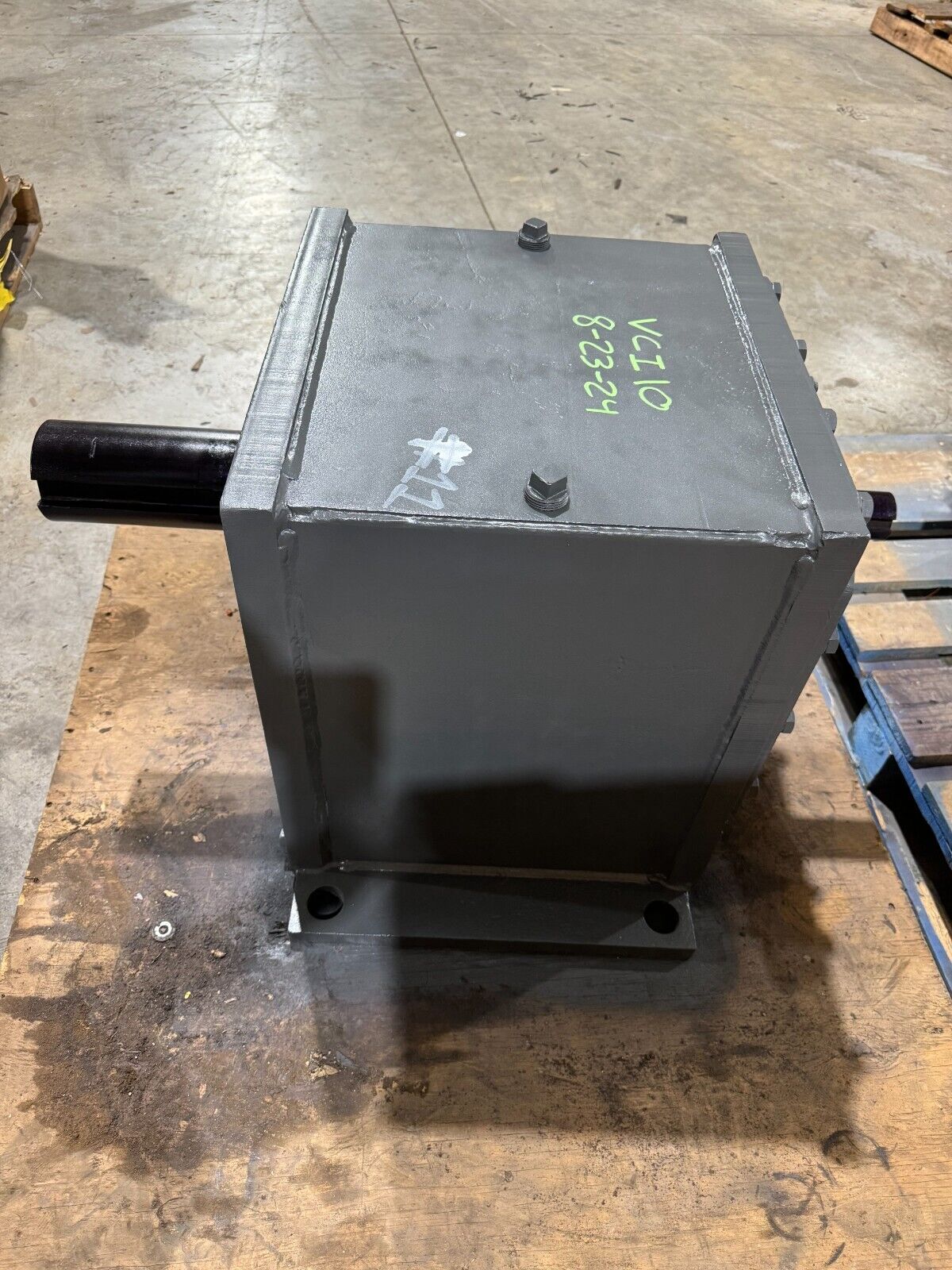 SURPLUS FALK ENCLOSED GEAR DRIVE SPEED REDUCER 38.61 RATIO 252 90FZ3A