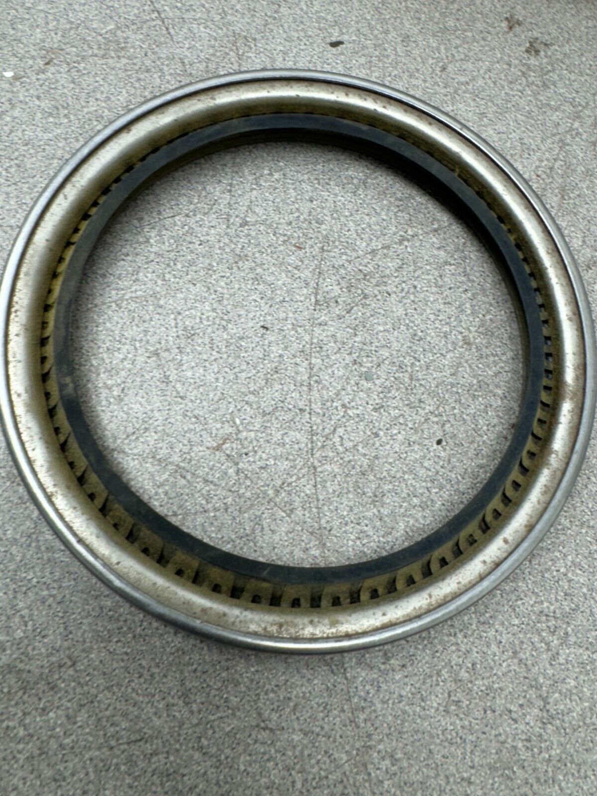 NEW IN BOX GARLOCK OIL SEAL 21086-2519