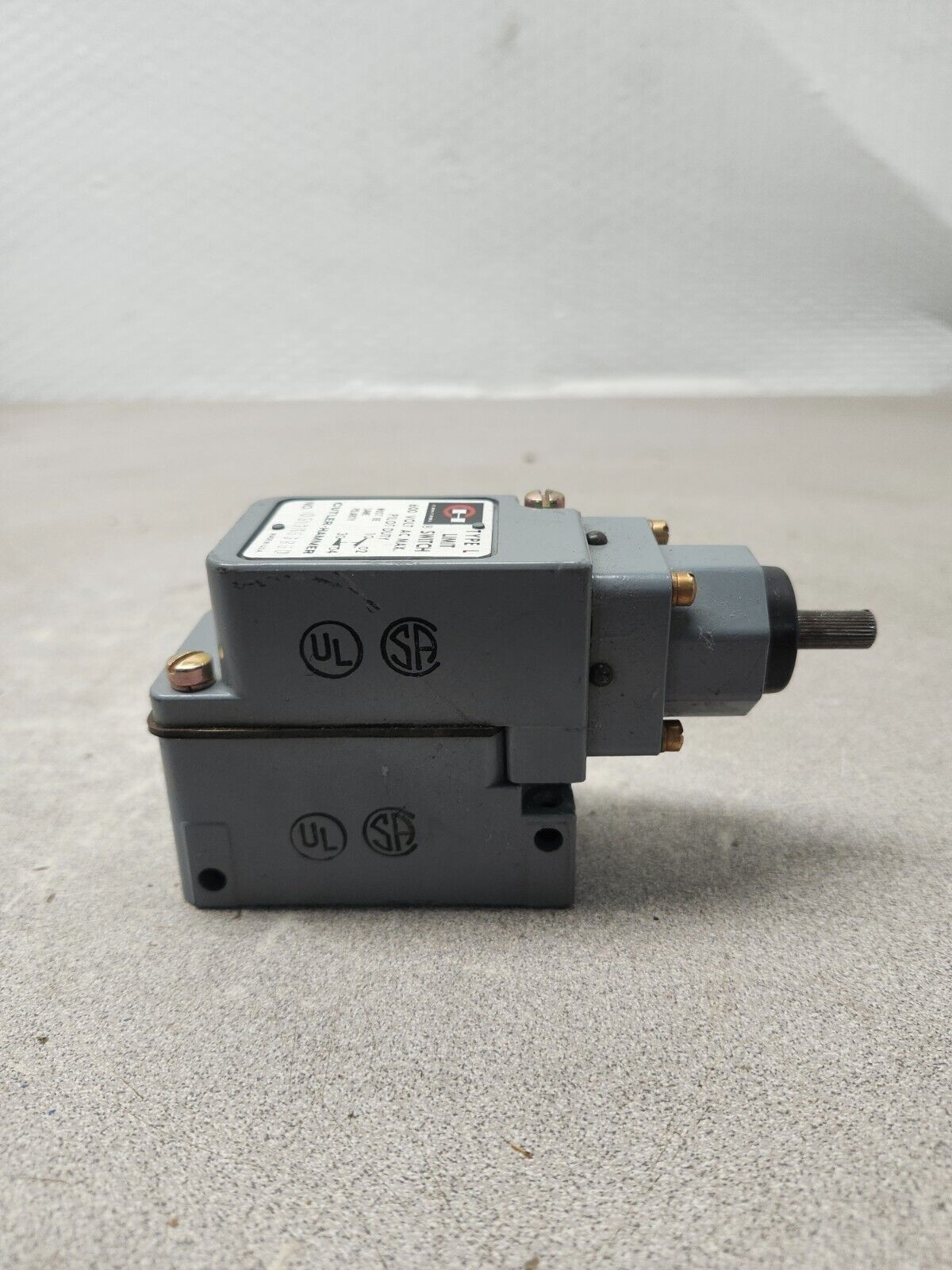 NEW NO BOX CUTLER HAMMER LIMIT SWITCH 10316H5695D