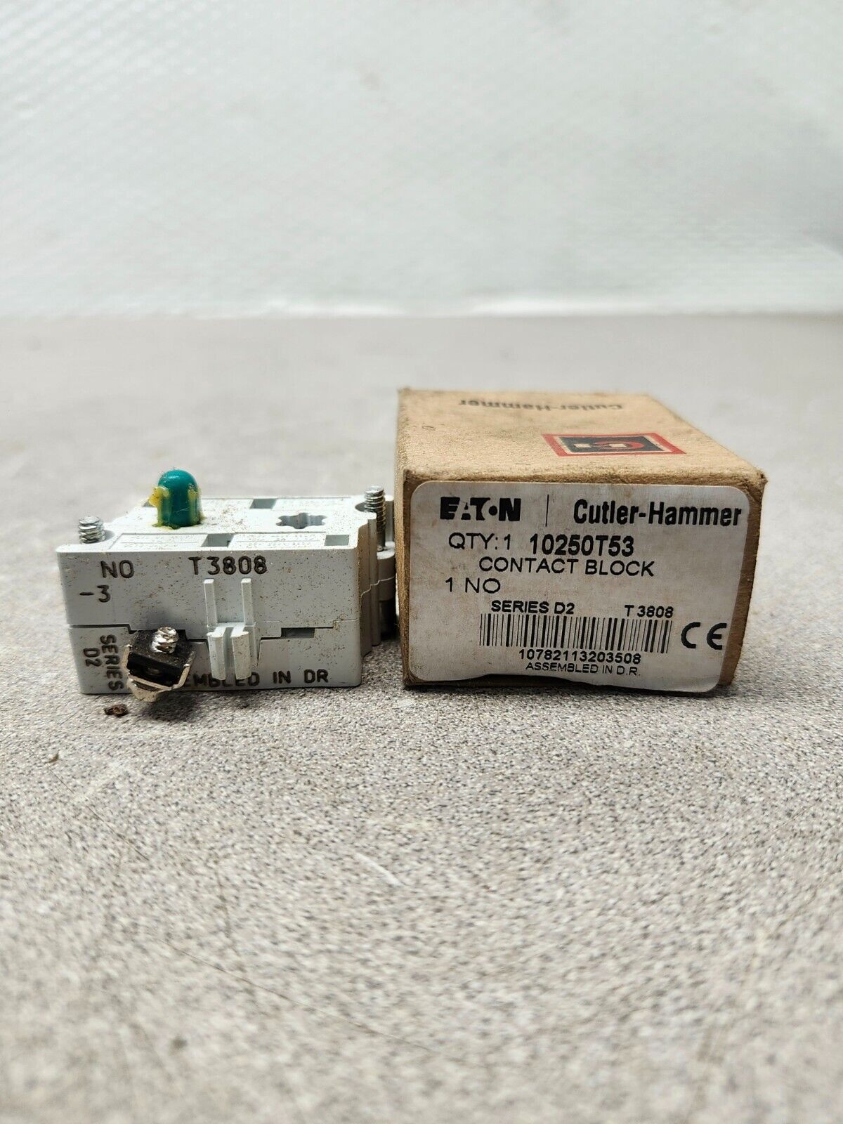 NEW IN BOX EATON CONTACT BLOCK 10250T53