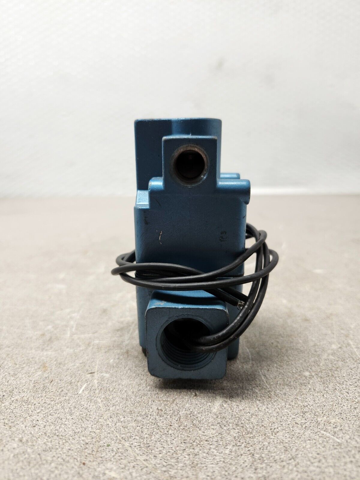 USED MAC Pneumatic Solenoid Valve, 110/120 V, 50/60 HZ, 24 VDC, 15.0 W 224B-111C