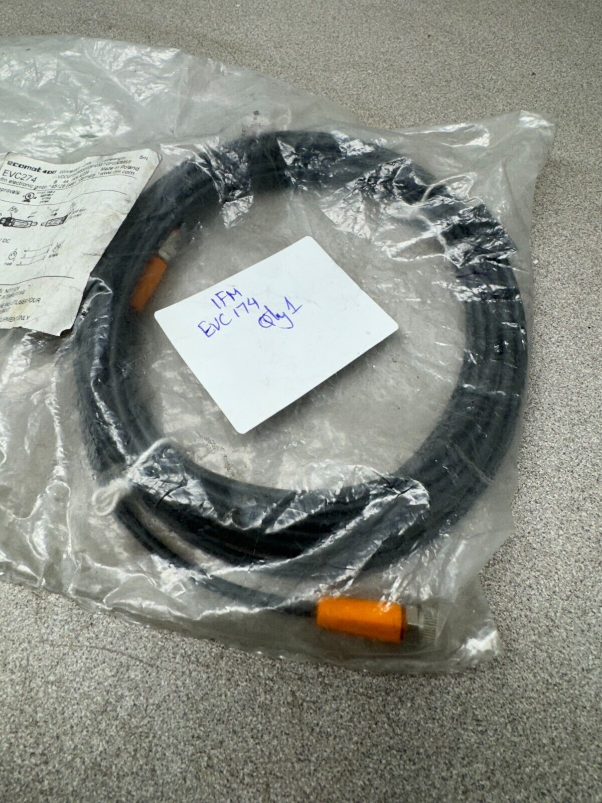 NEW IN PACKAGE IFM CONNECTION CABLE EVC274