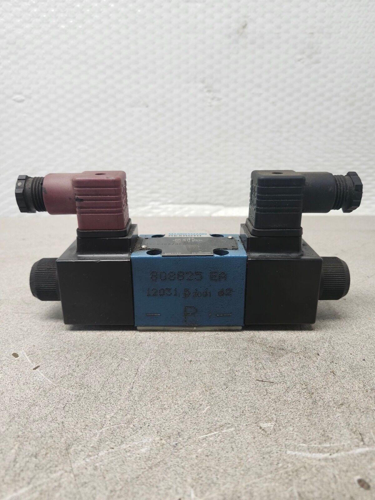 NEW NO BOX REXROTH DIRECTIONAL VALVE 4WE6D6X/0FEW110N9Z45