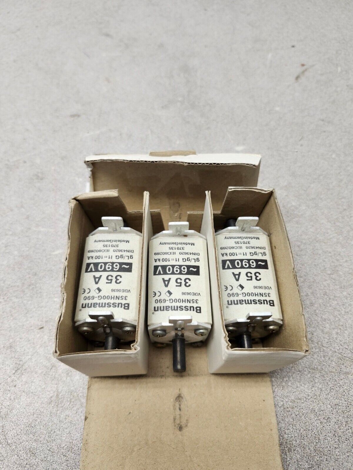 NEW IN BOX BUSSMANN FUSE 35 A LOT OF THREE