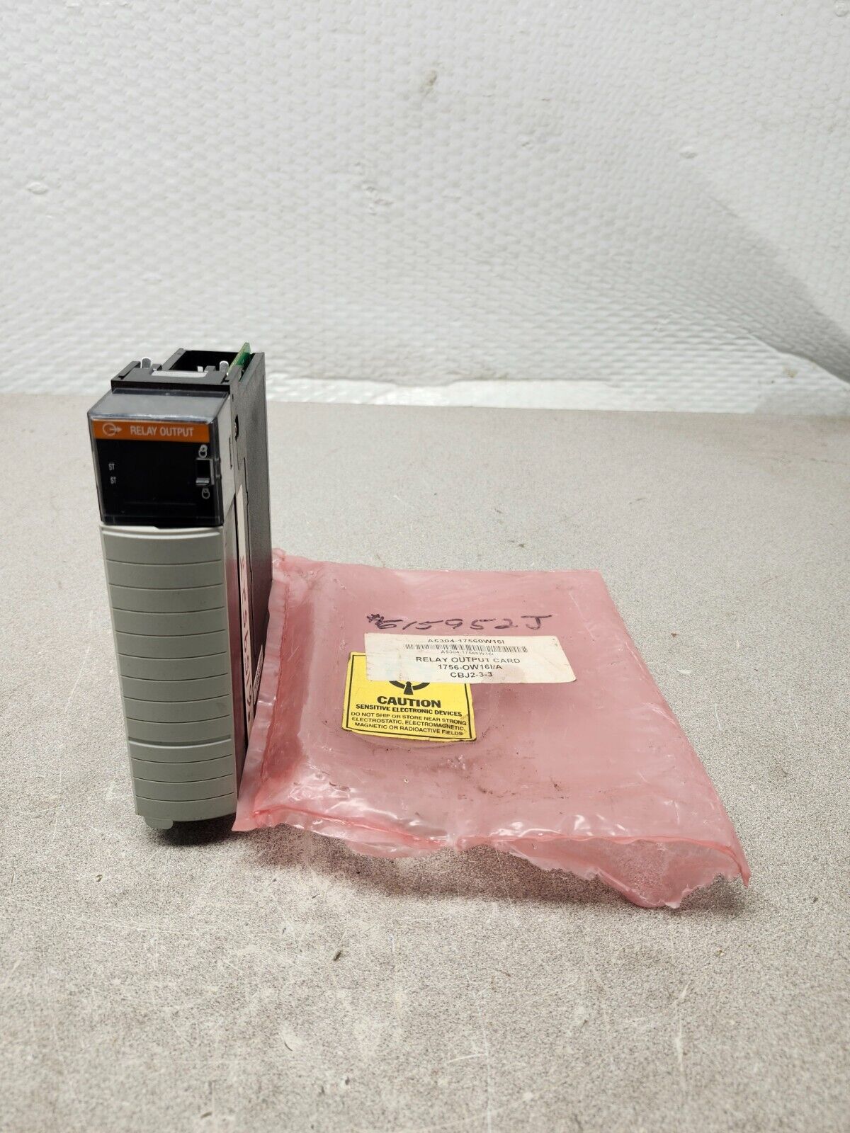 NEW IN BAG ALLEN BRADLEY Allen-Bradley ControlLogix Output Module 1756-0W16I