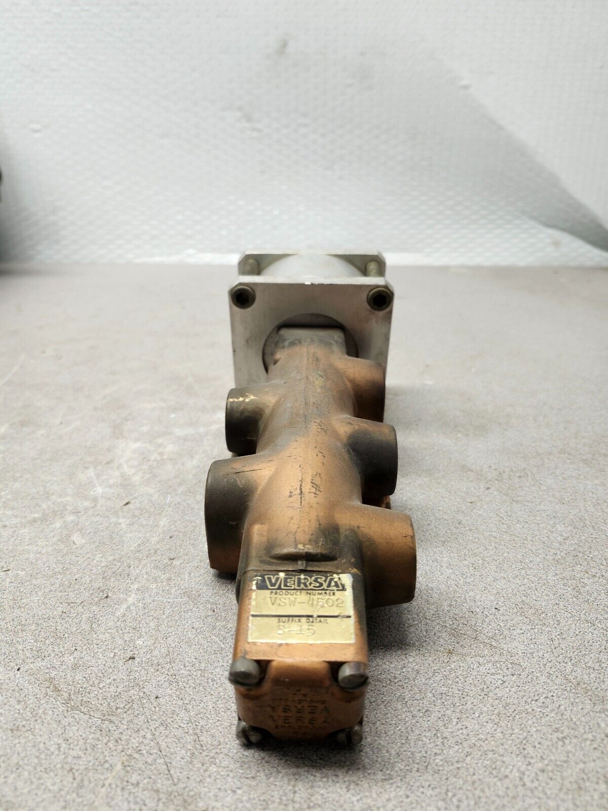 USED VERSA SPRING RETURN 4 WAY PRESSURE PILOT  2 POSITION AIR FLOW VALVE VSP4502