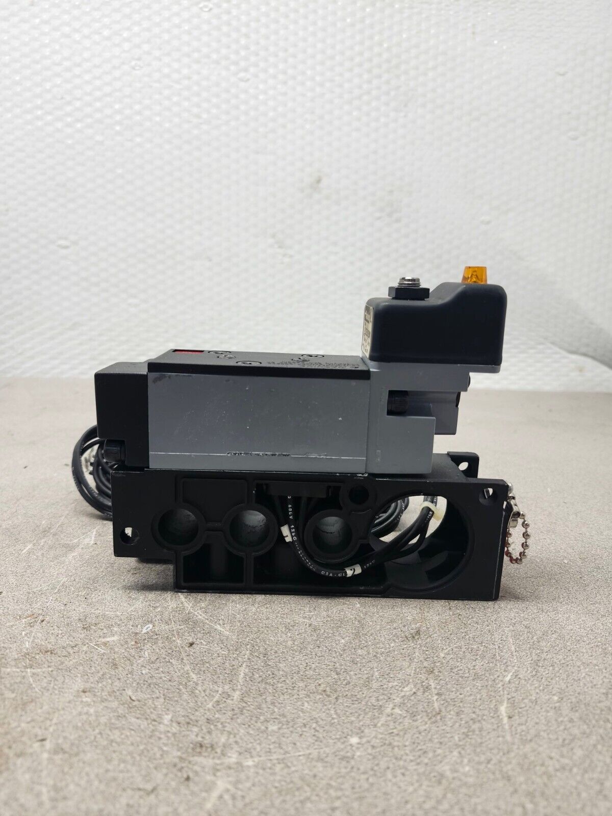 NEW NO BOX PARKER SOLENOID WITH BASE K142171 AL11323LKW5300A