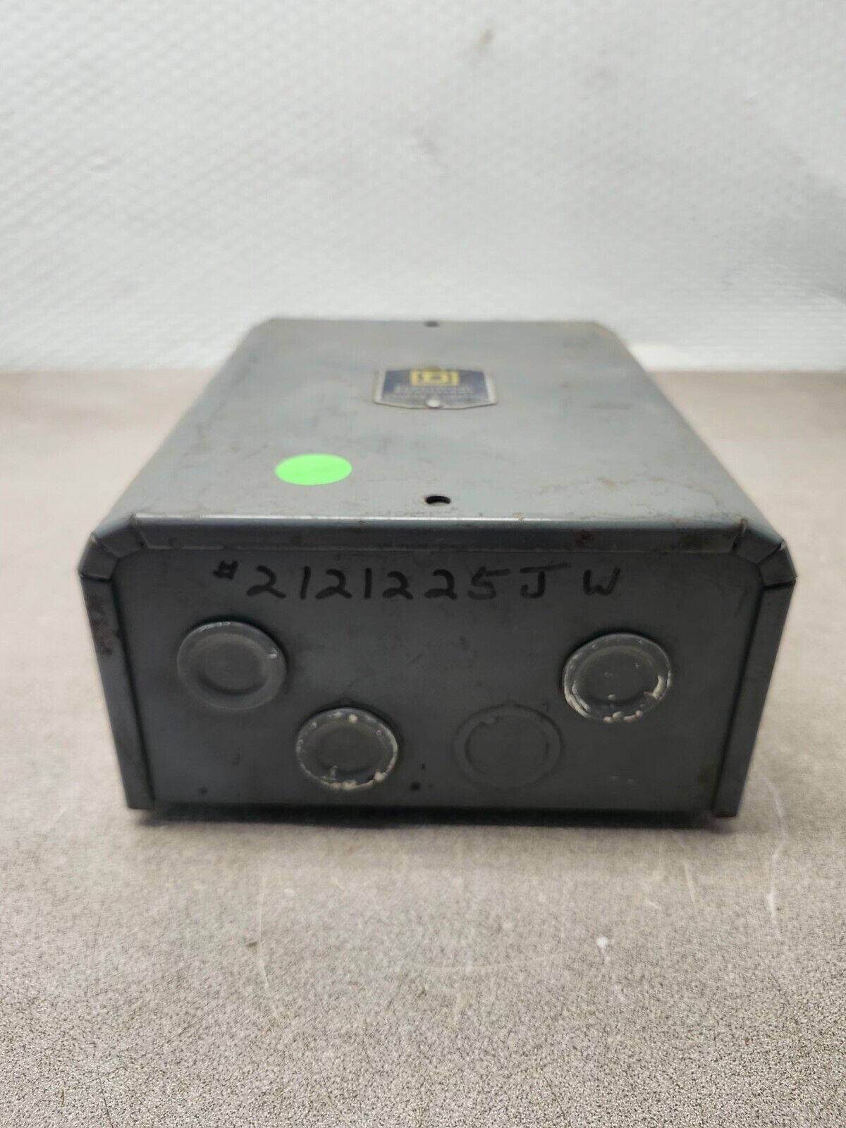 NEW SQUARE D CONTROL RELAY AND ENCLOSURE 110-120 VAC CLASS 8501 TYPE AG-60