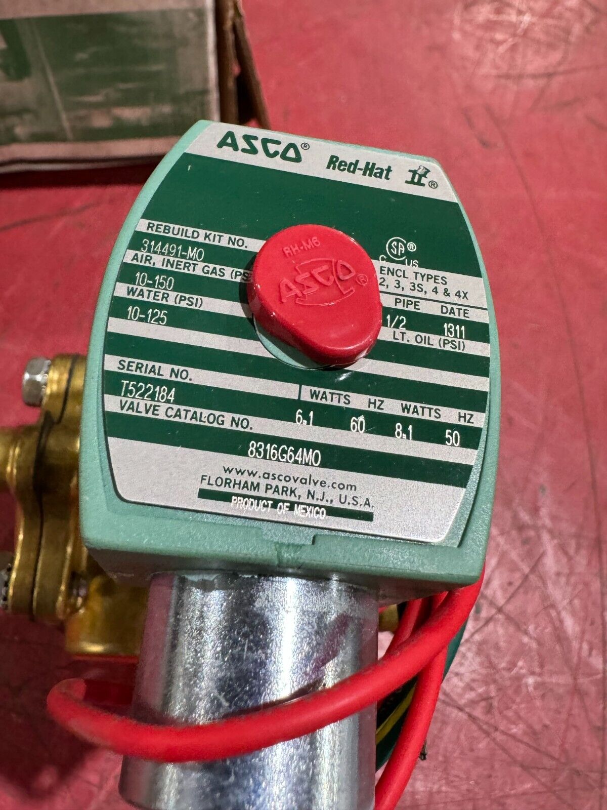 NEW IN BOX ASCO RED HAT SOLENOID VALVE 1/2" PIPE 110/120V. COIL 8316G64MO