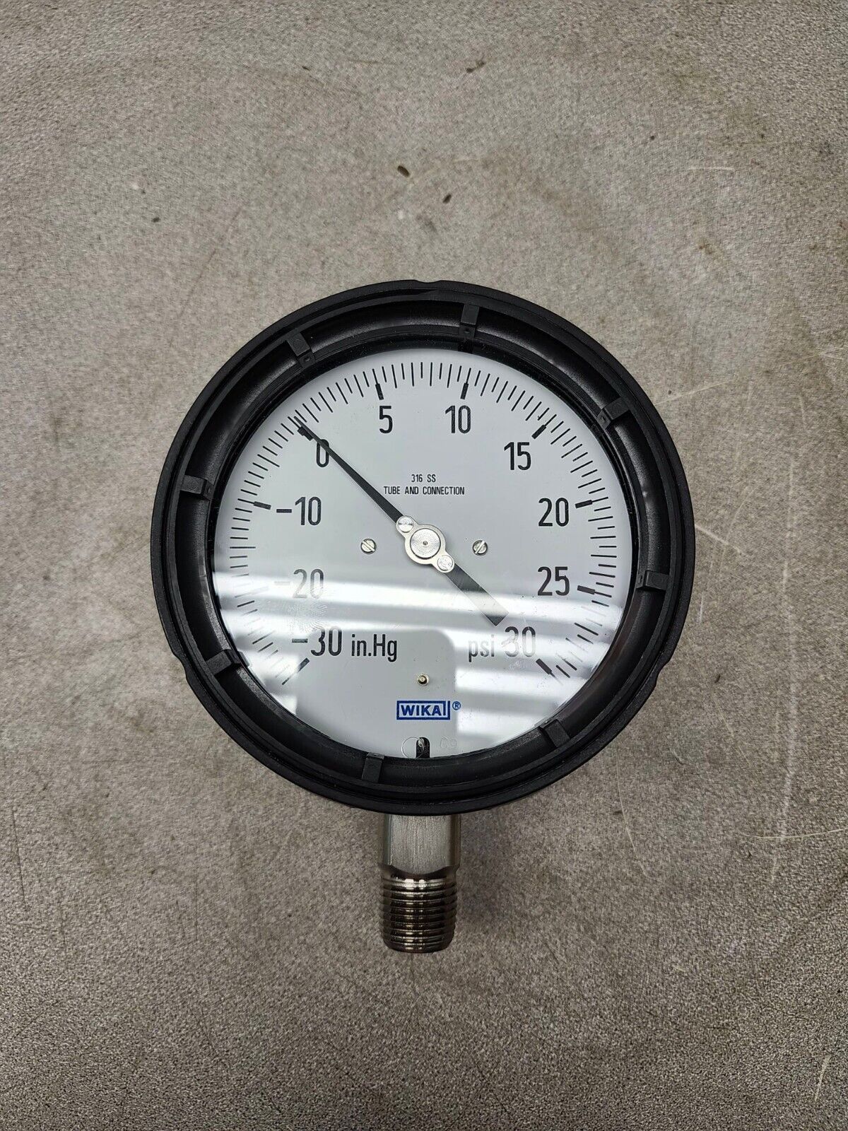 NEW IN BOX WIKA PRESSURE GAGE GAUGE -30INHG/30PSI 4.5" 1/2" Npt 9834745