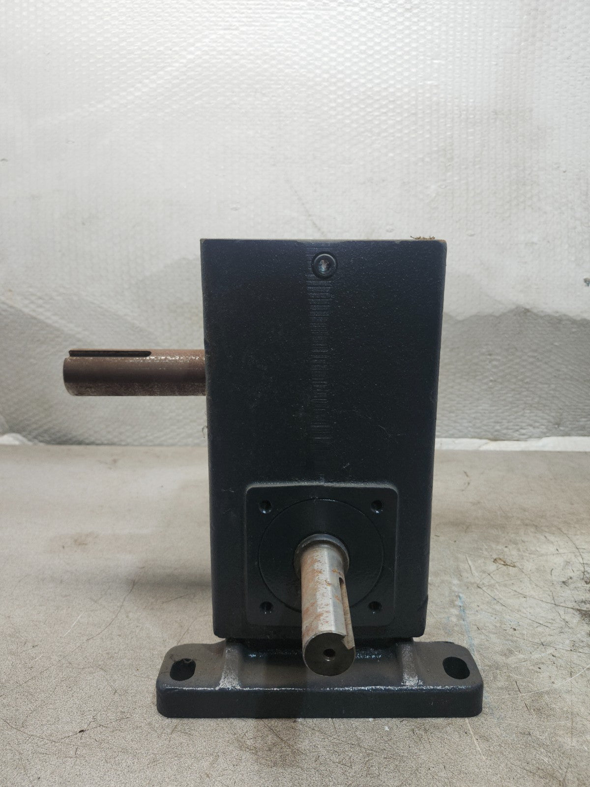NEW IN BOX HUB CITY Right Angle Worm Gear Speed Reducer 0221