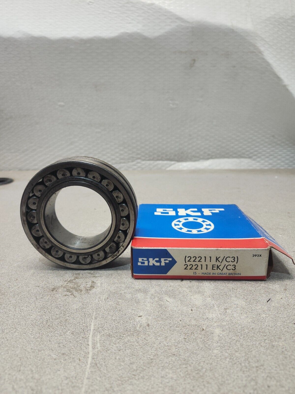 NEW IN BOX LOT OF 2 SKF Spherical roller bearing 22211EK/C3