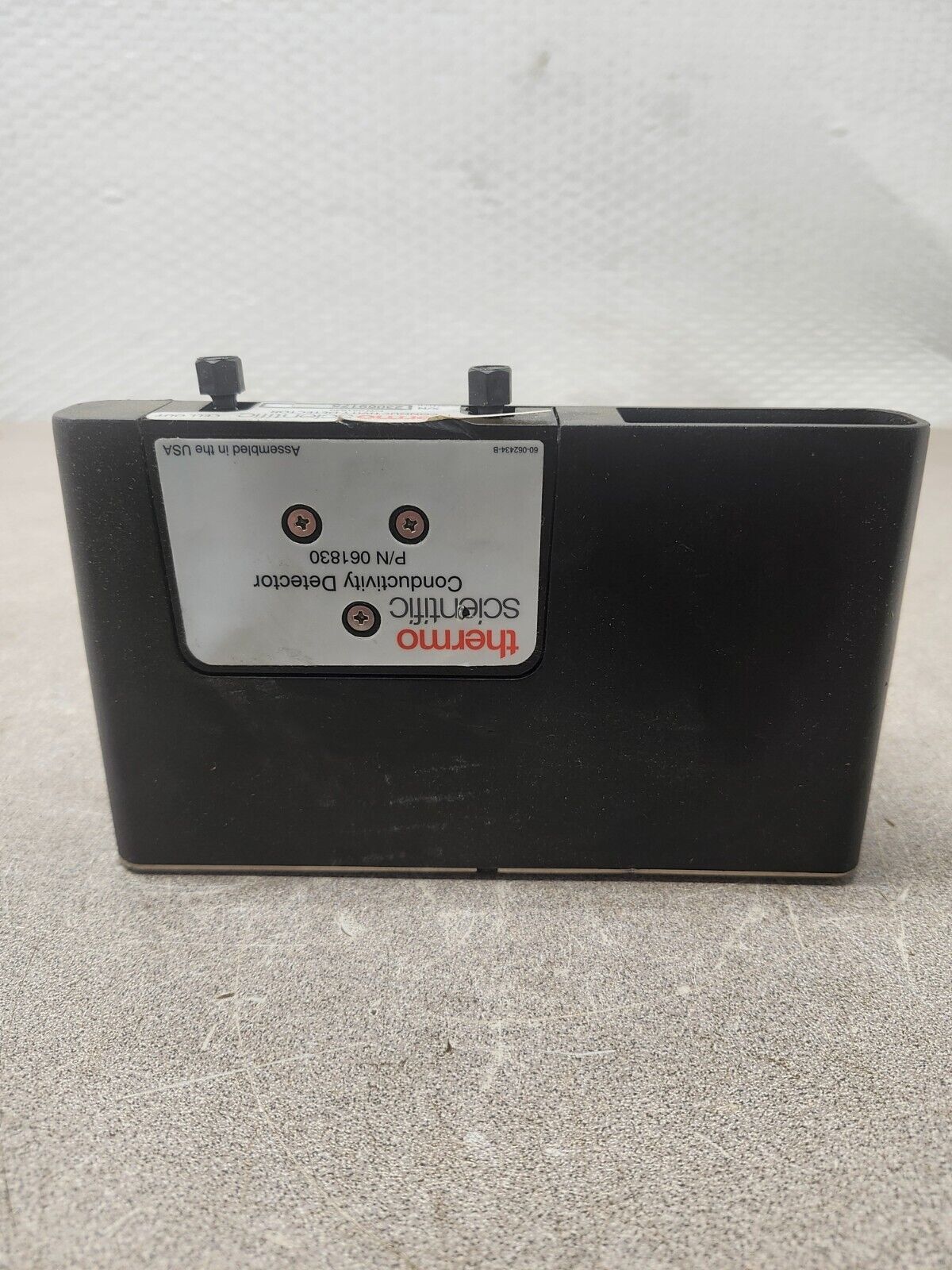 USED THERMOSCIENTIFIC CONDUCTIVITY DETECTOR 23069175 - 061830