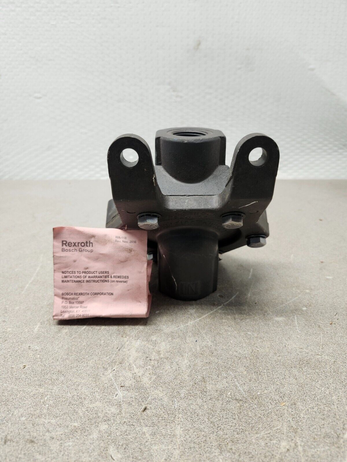 NEW NO BOX REXROTH EXHAUST VALVE P52935-6