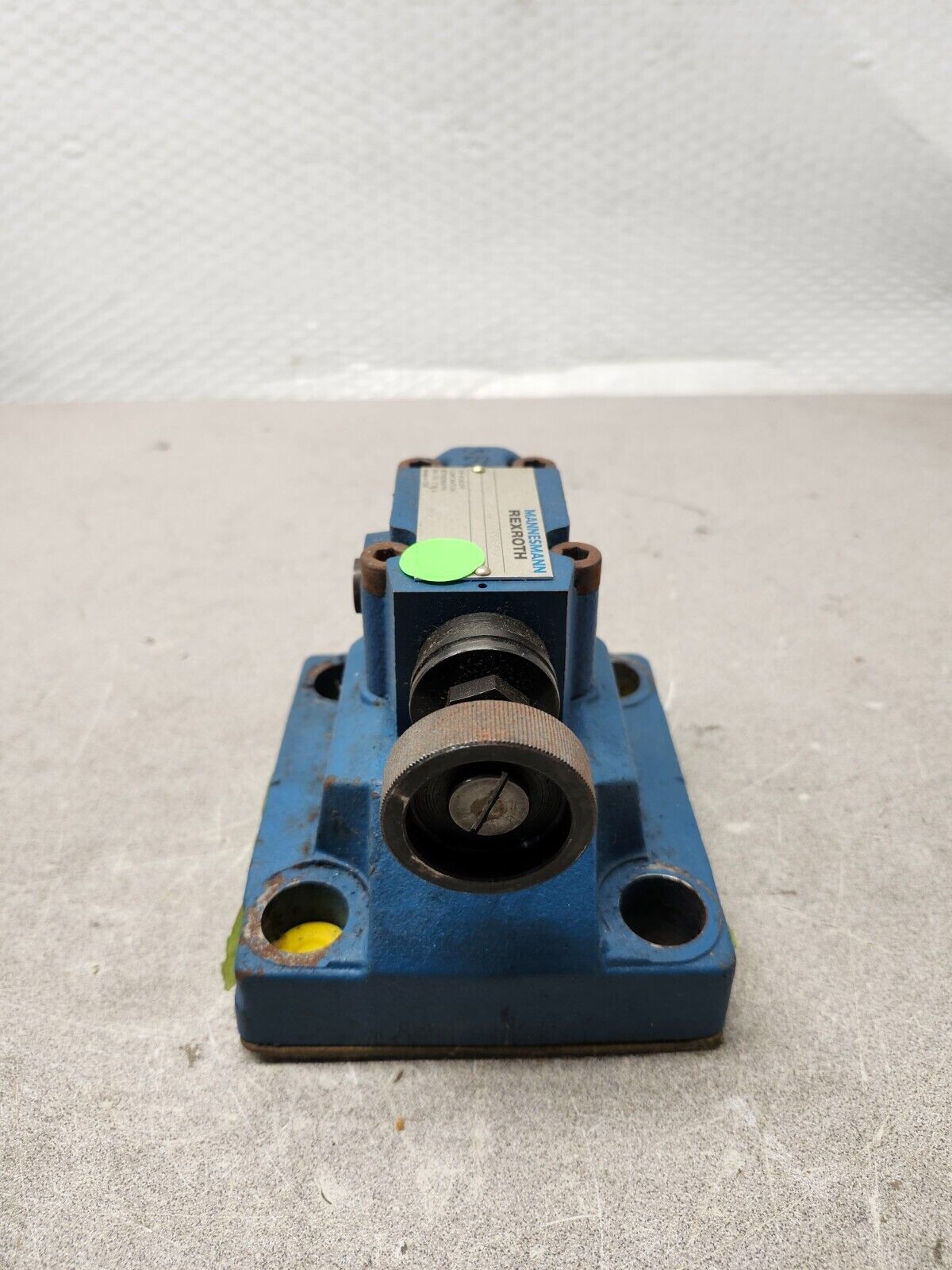 NEW NO BOX REXROTH Overflow Valve DB30-1-52/100UV/12