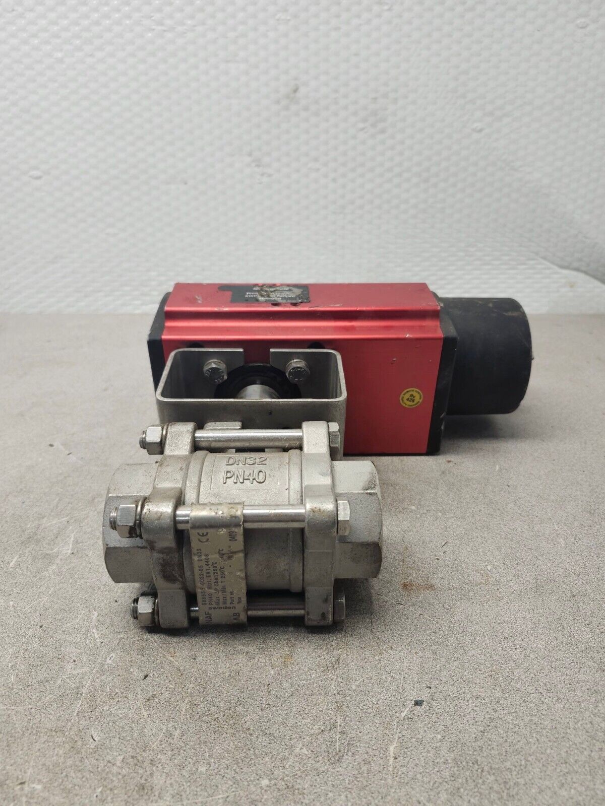 USED Rotork Actuator F07/F10-17 RC230-SR087 WITH NAF 1 1/4-32 16216-0069