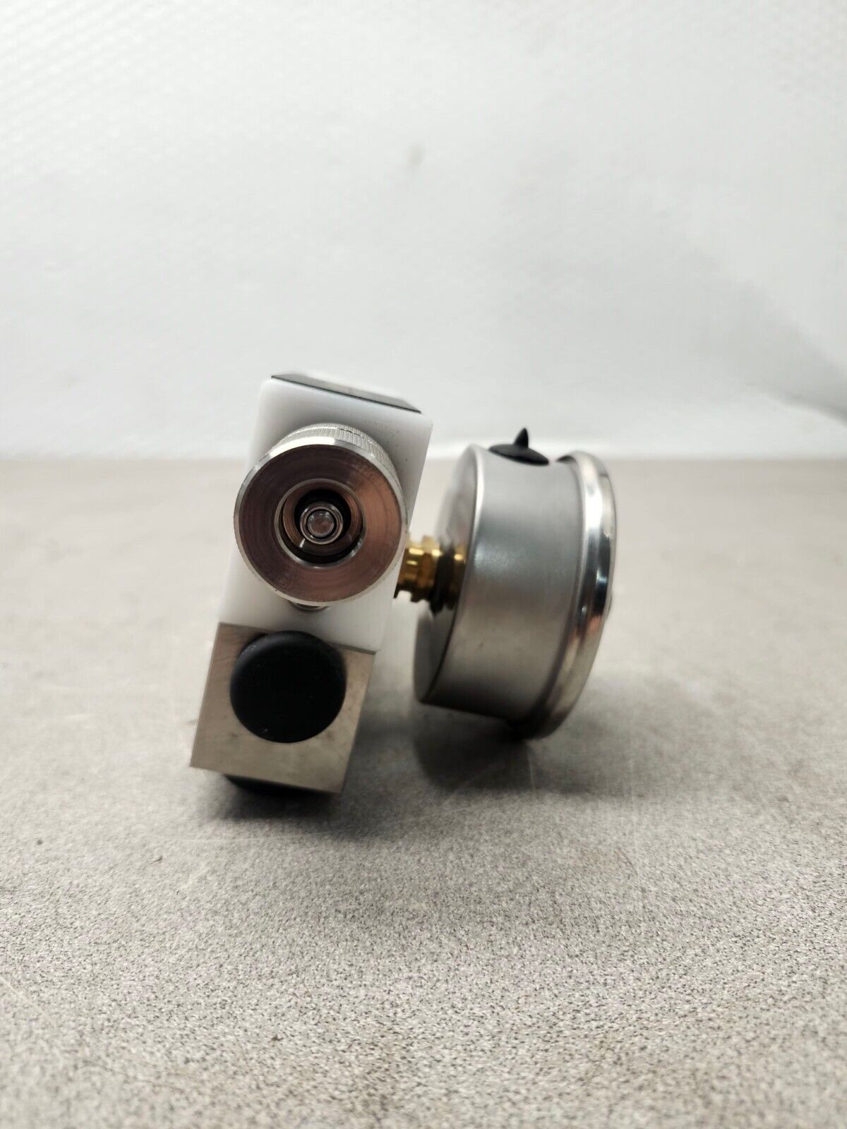 NEW NO BOX True Flow Meter 0-145psi Aesseal FTPB-40-145-SC