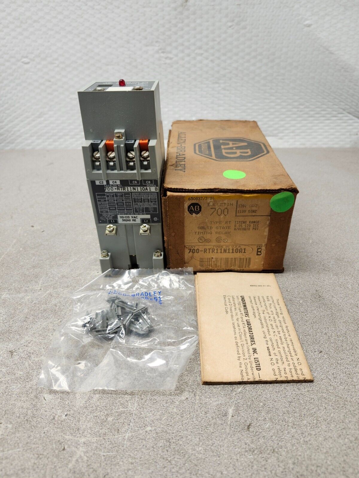 NEW IN BOX ALLEN BRADLEY 700-RTR11N110A1 SER.B