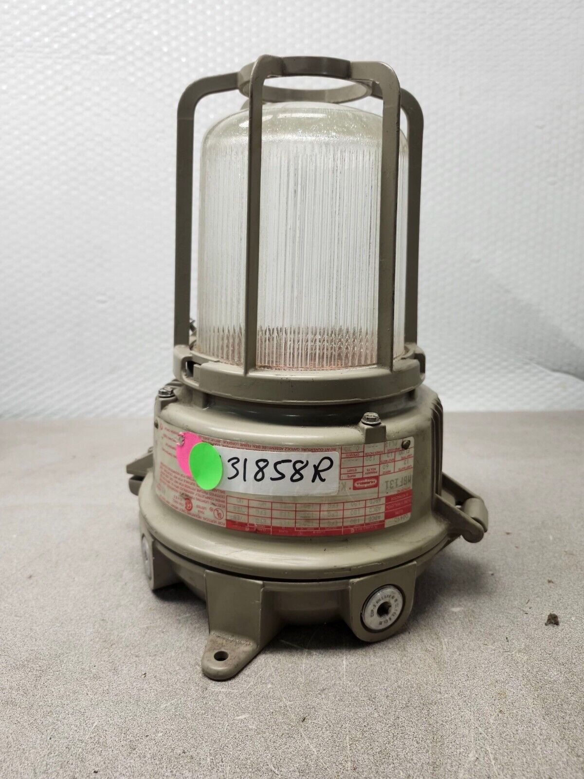 USED NO BOX HUBBELL IGHT FIXTURE  13W 120V 1" CEIL MBF131