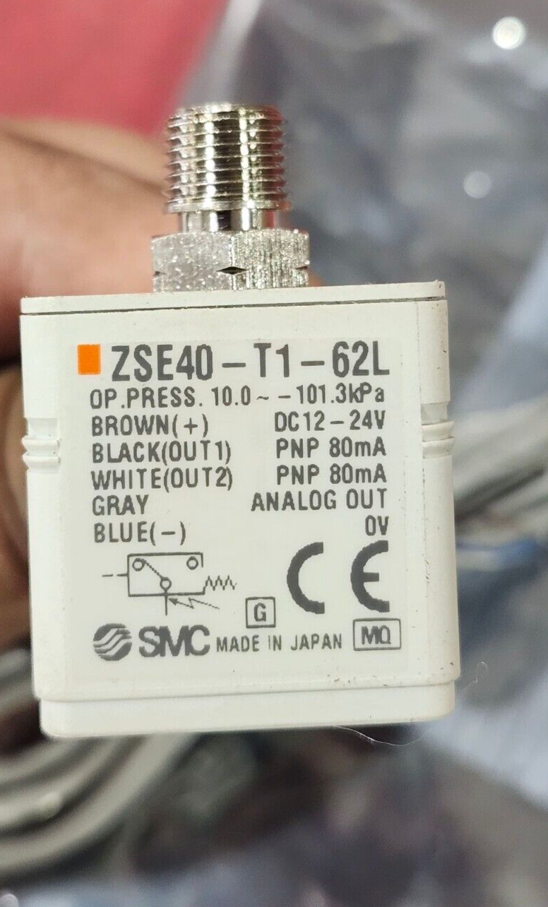 NEW NO BOX SMC DIGITAL PRESSURE SWITCH ZSE40-T1-62L