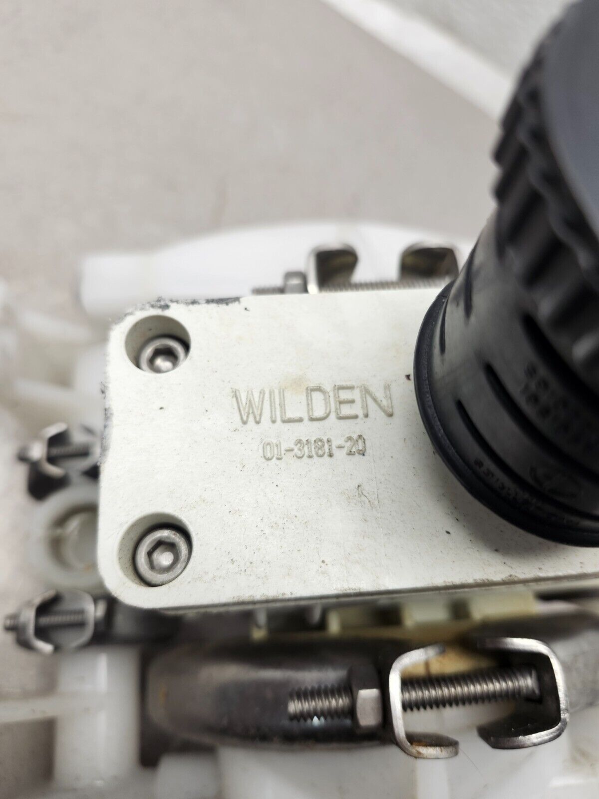 USED WILDEN DIAPHRAGM PUMP 1/2" 01-3181-20