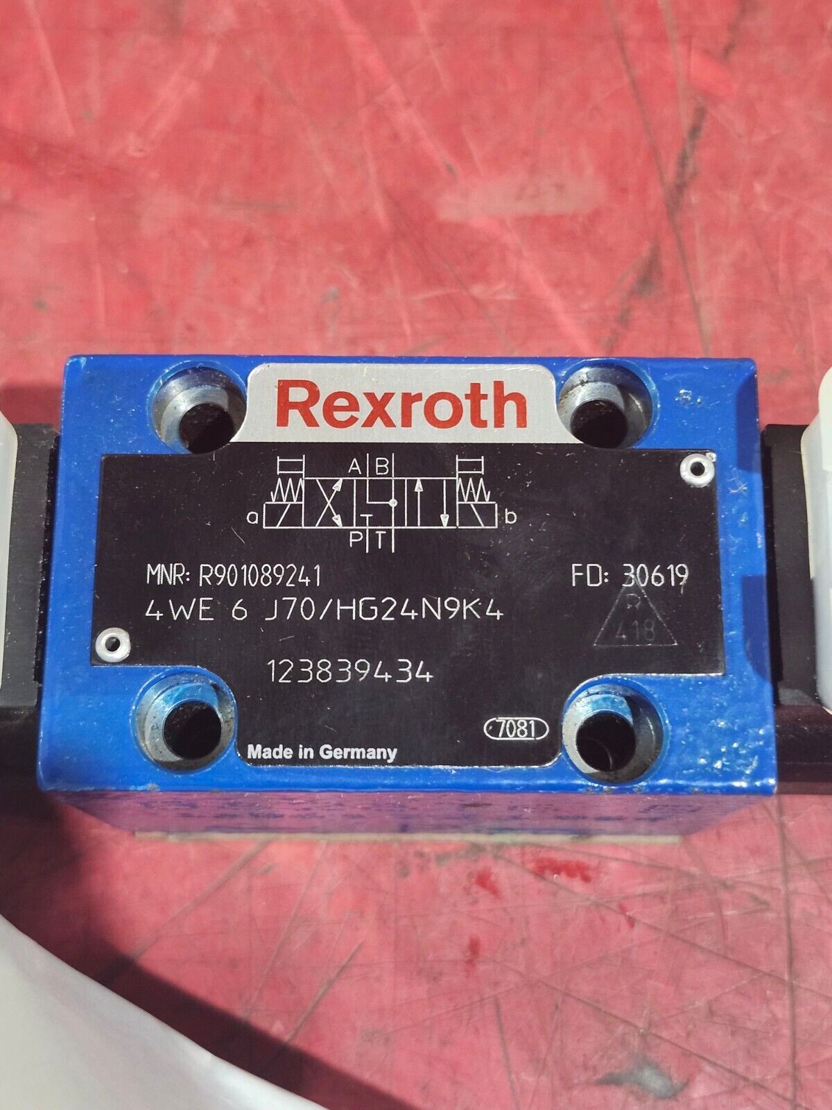 NEW NO BOX REXROTH VALVE R901089241