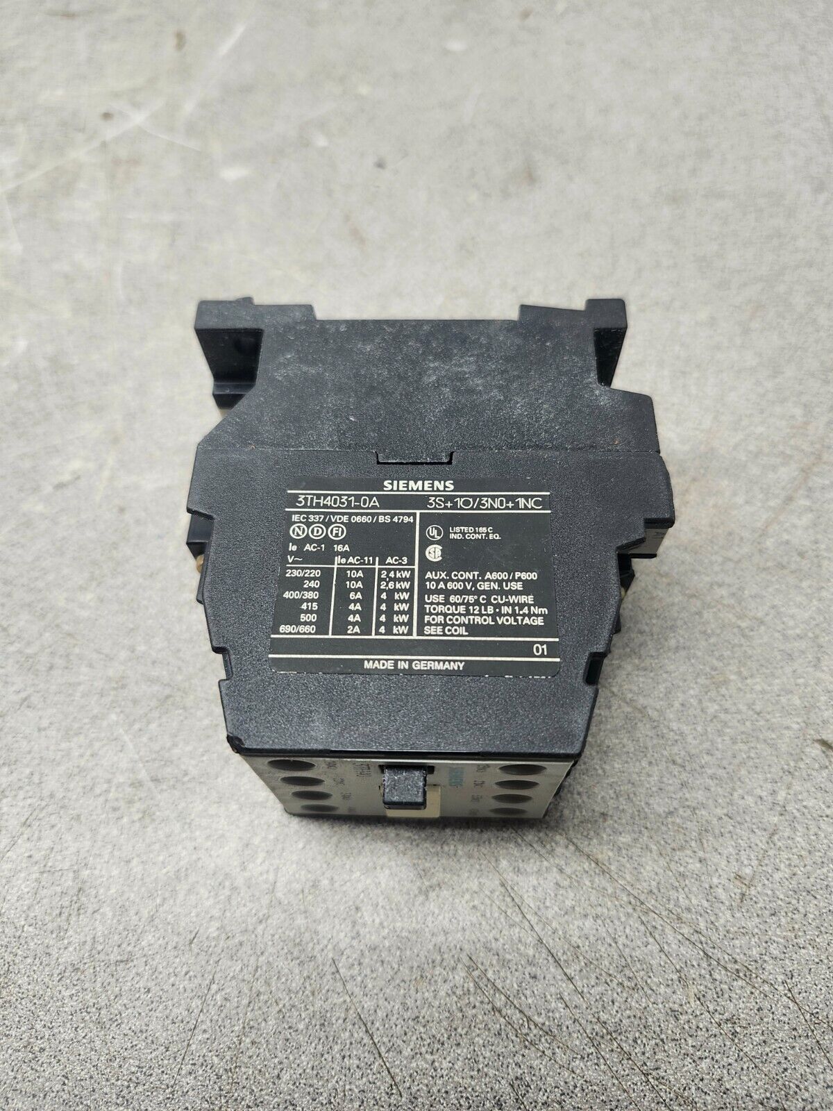 NEW IN BOX SIEMENS CONTROL CONTACTOR RELAY 120VAC 3TH4031-0A