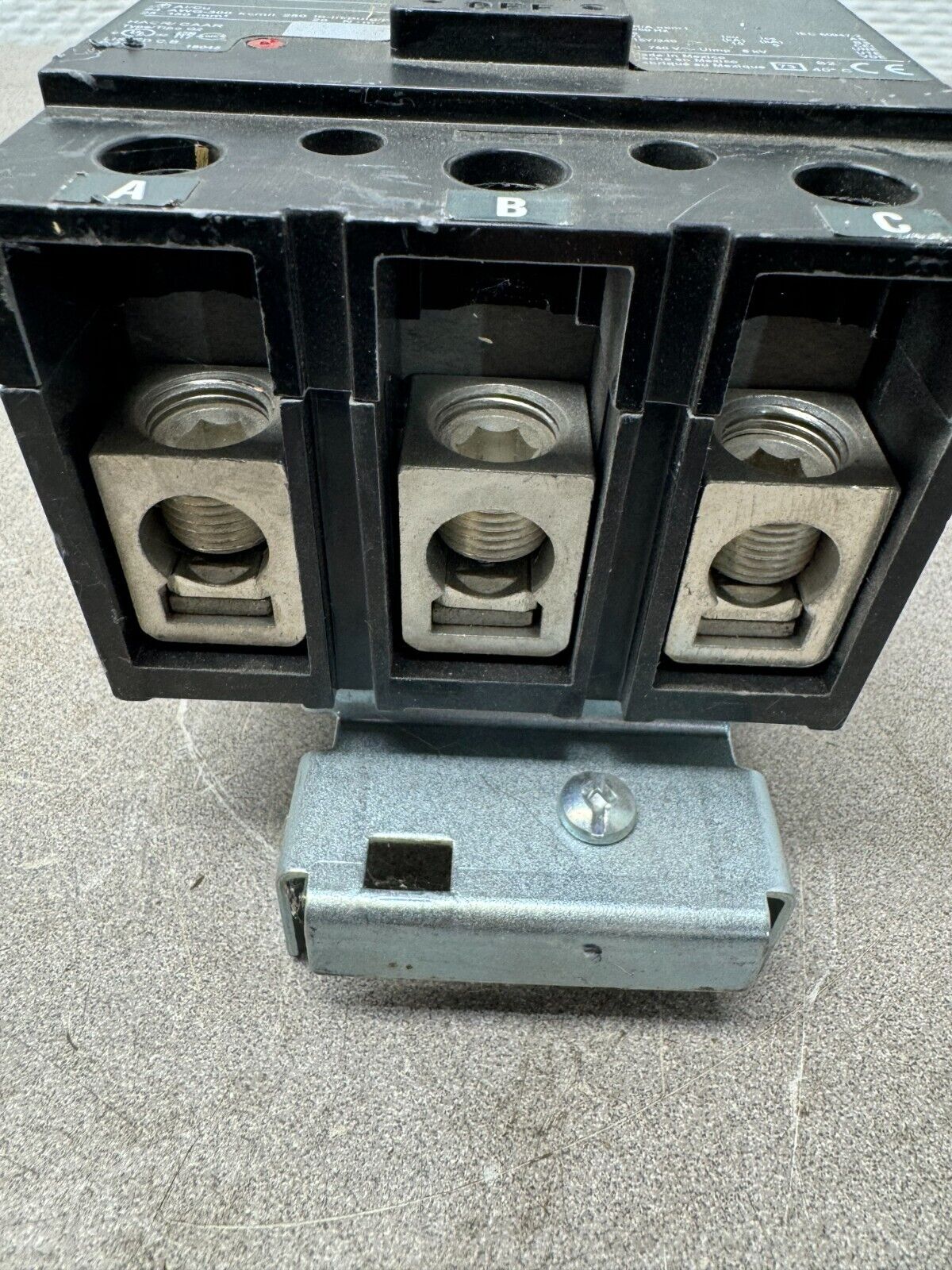 USED SQUARE D QG225 POWERPACT 3 POLE 225AMP CIRCUIT BREAKER QGA32225