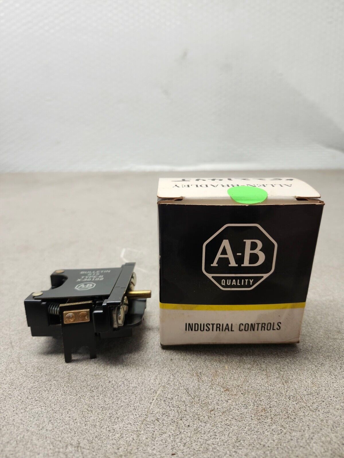 NEW IN BOX ALLEN BRADLEY BULLETIN 815 TYPE-BX-36182