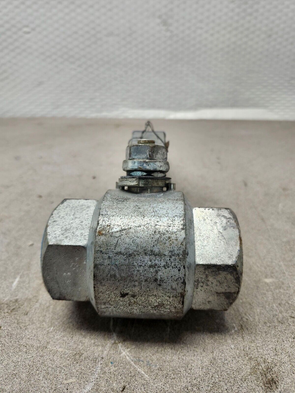 USED MCCANNA 1-1/2" BALL VALVE, CWP 94810, 1100 PSI WP F602 CS R C6 8A 1100