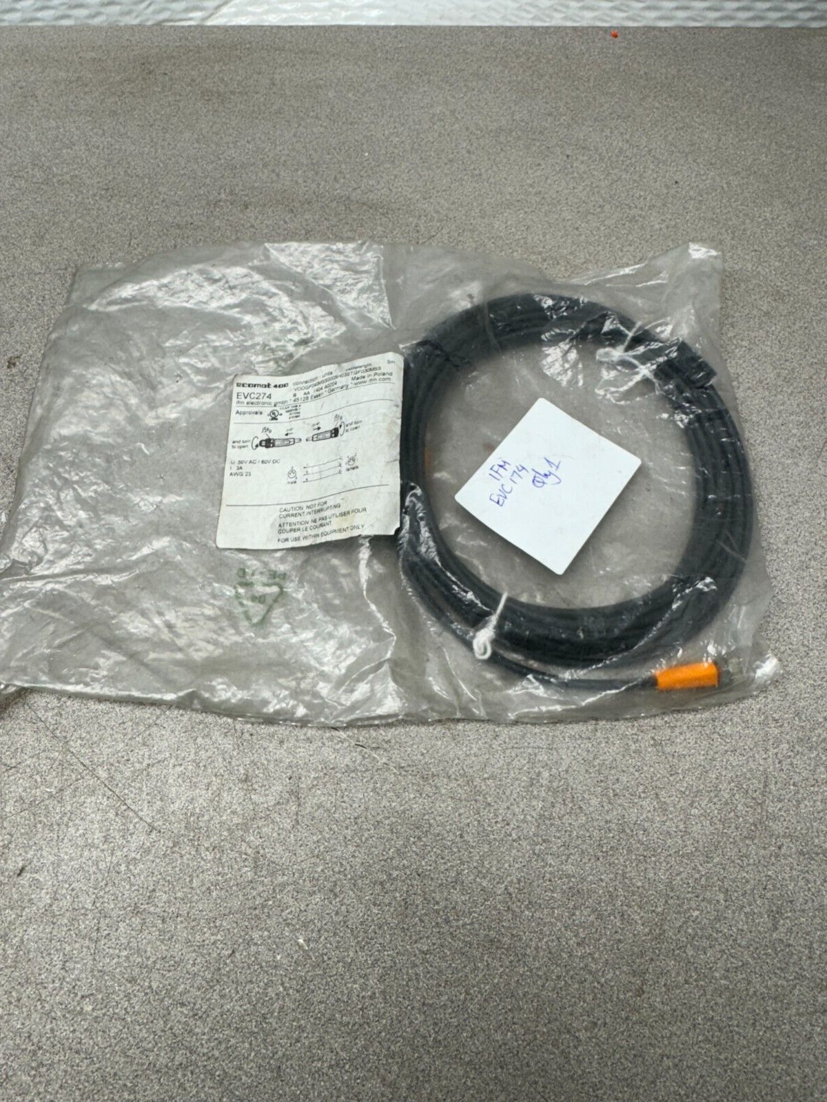 NEW IN PACKAGE IFM CONNECTION CABLE EVC274