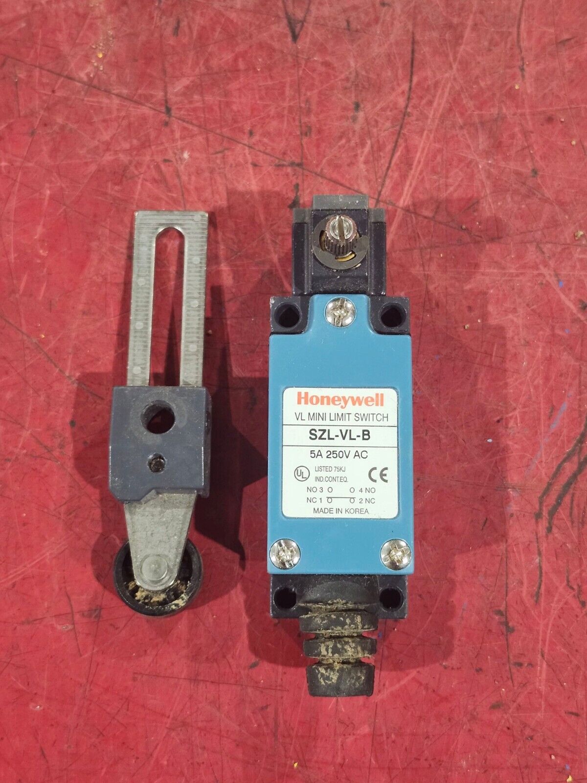 NEW IN BOX HONEYWELL LIMIT SWITCH SZL-VL-B