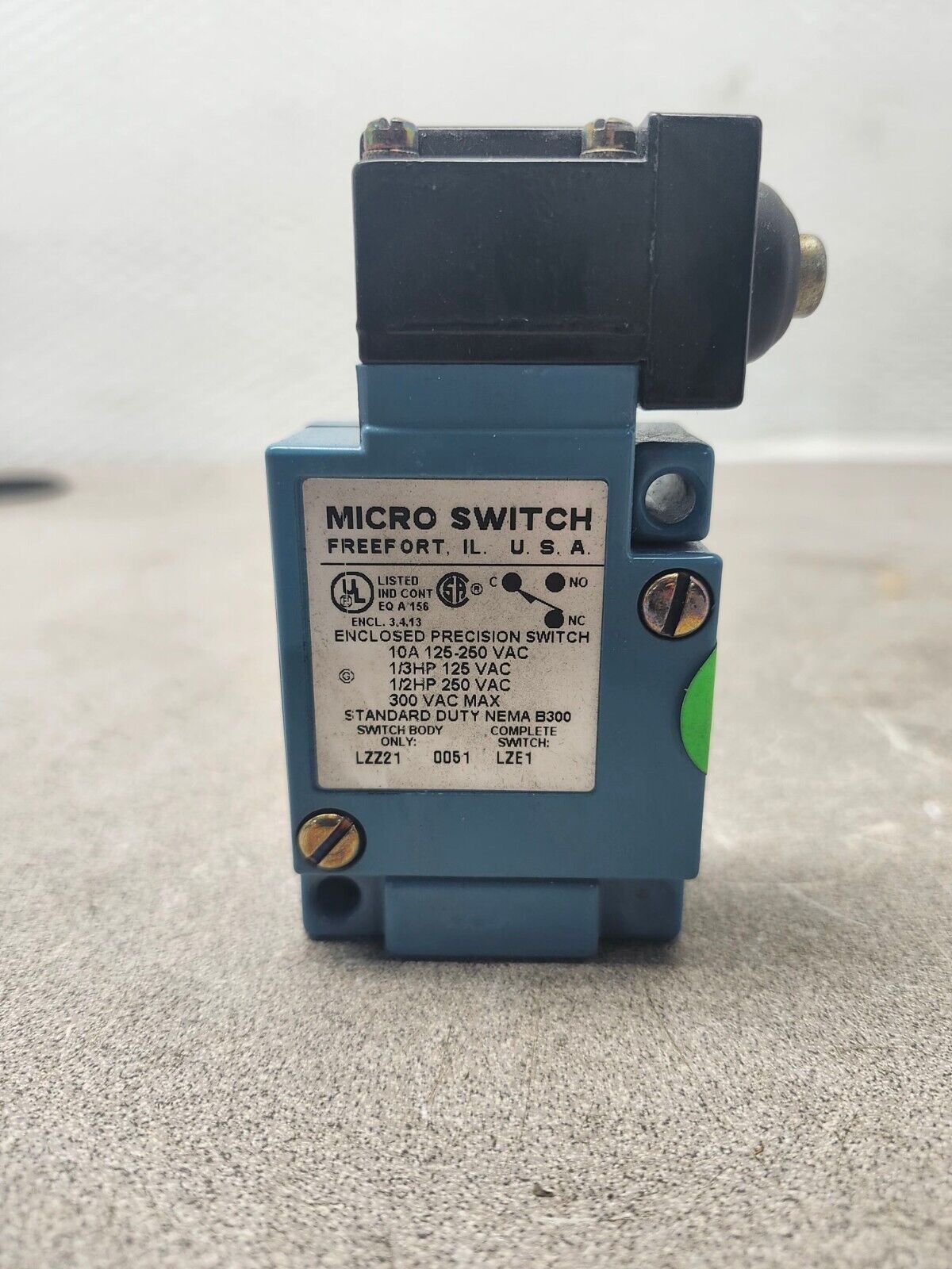 USED NO BOX Honeywell Micro Switch Limit Switch LZE1