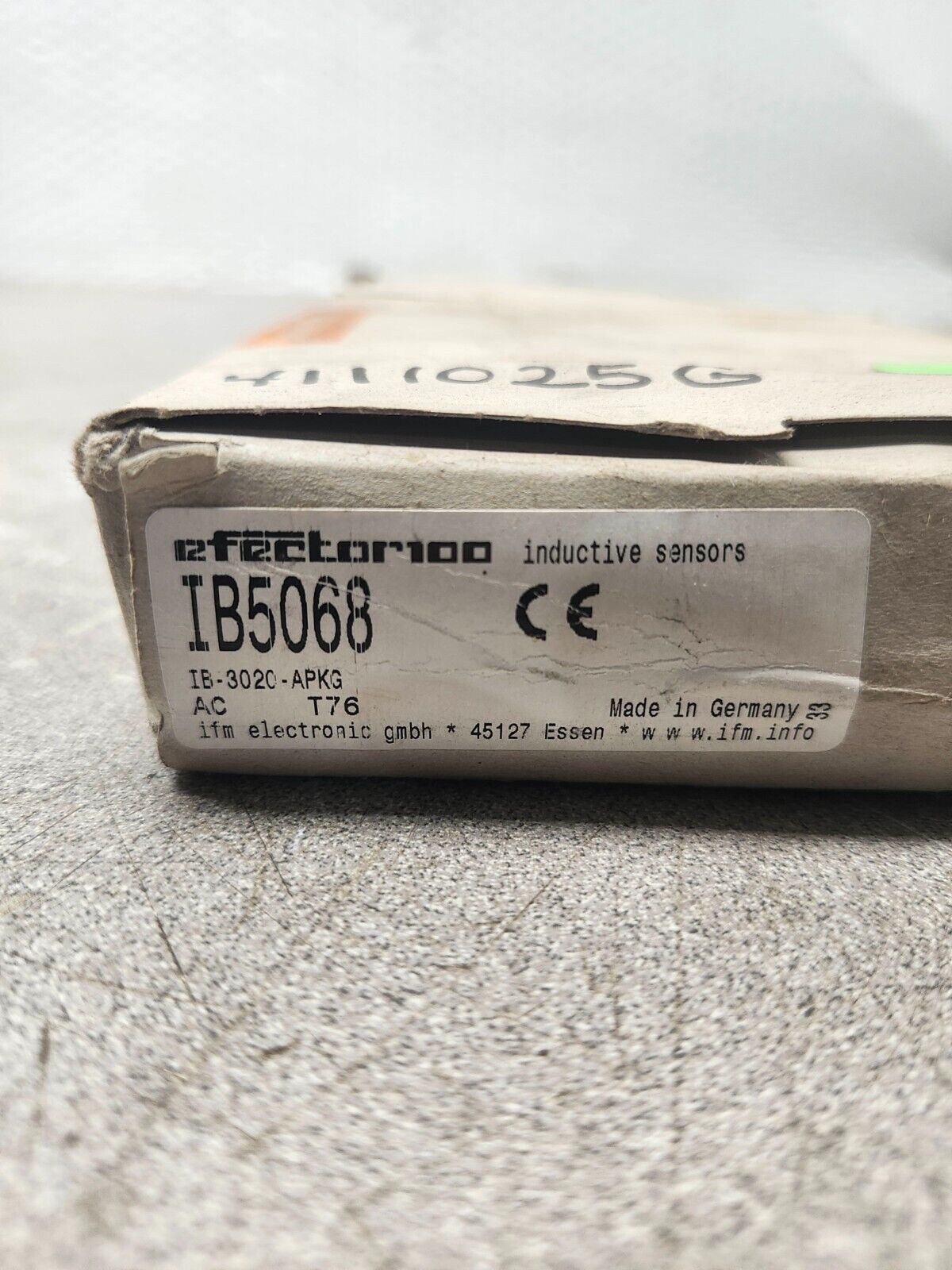 NEW WITH BOX EFECTOR INDUTIVE SENSORS IB5068