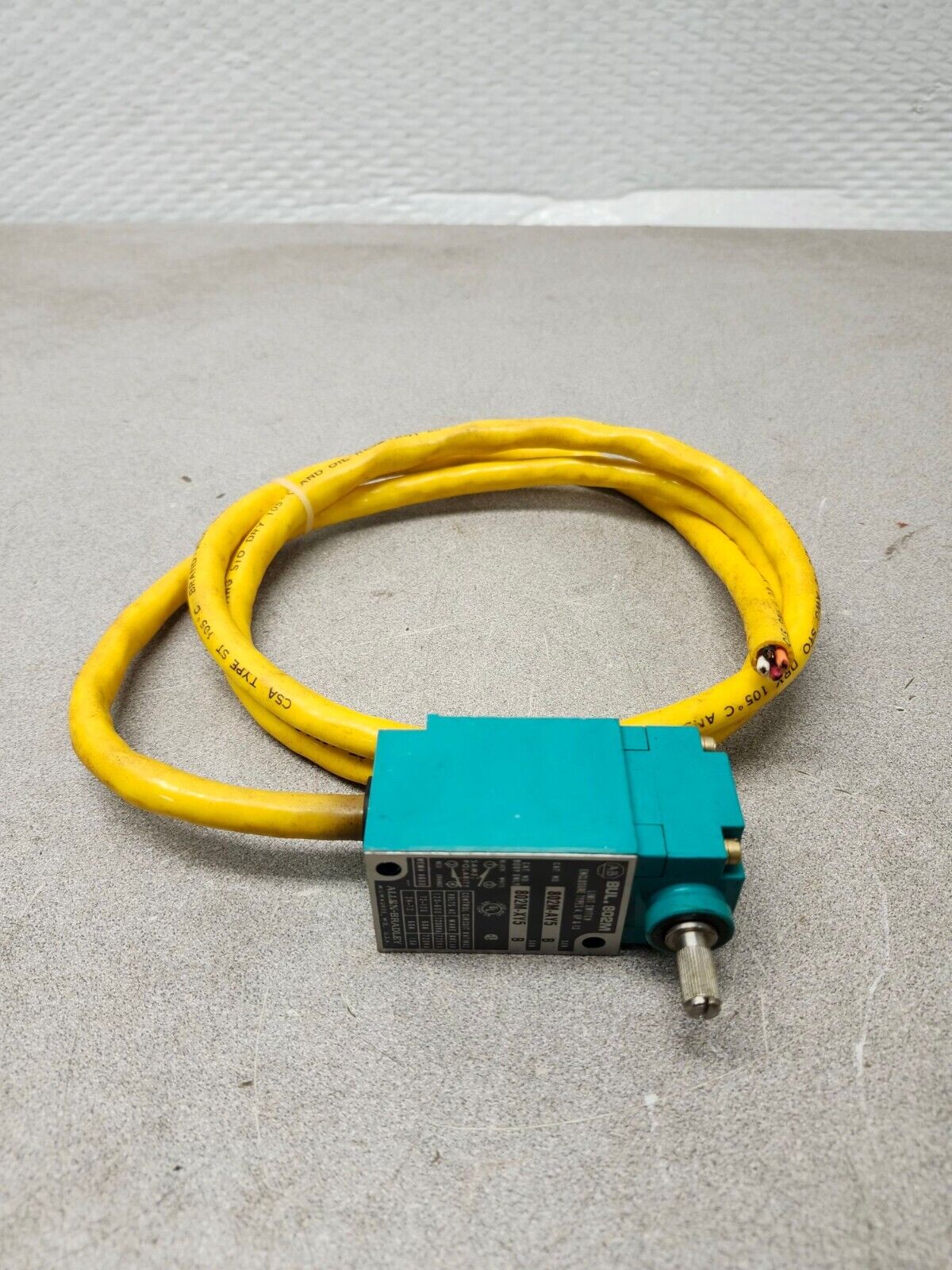 NEW Allen Bradley Limit Switch Ser B 802M-AY5 AND Limit Switch Operating Head