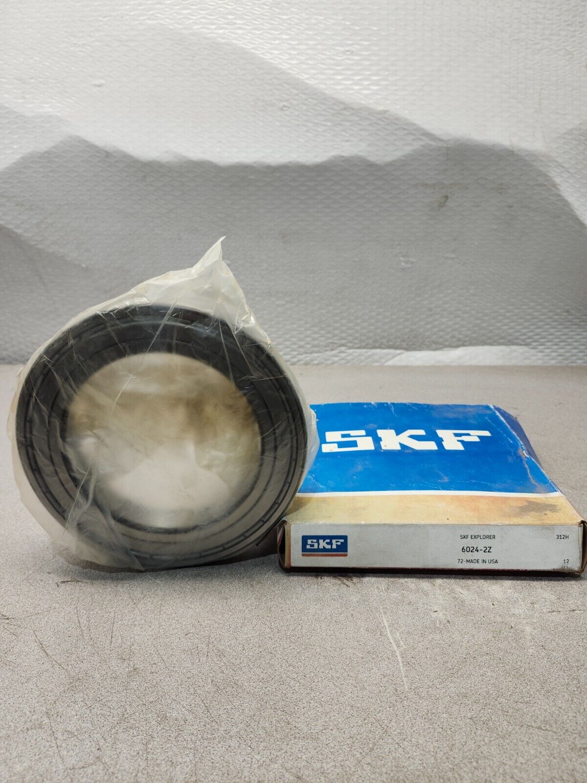 NEW IN BOX SKF Single Row Ball Bearing 6024-2Z