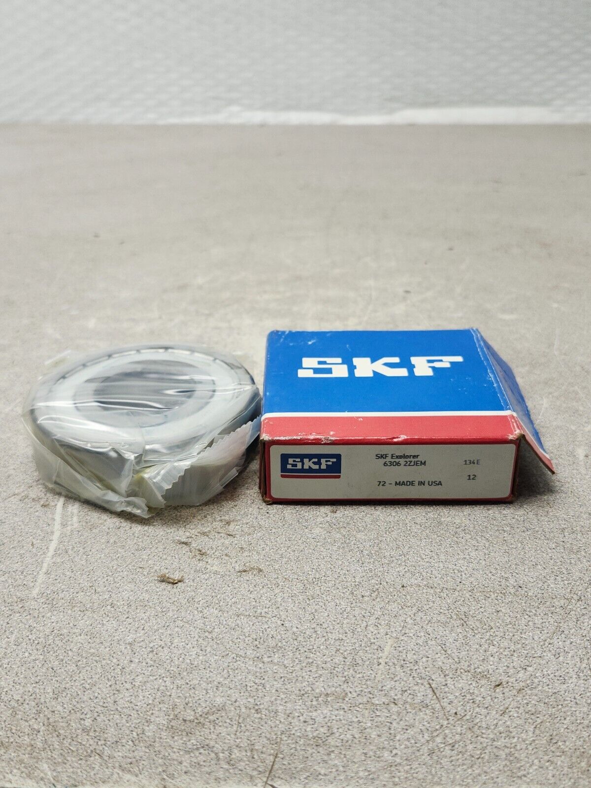 NEW IN BOX SKF Deep Groove Ball Bearing 6306 2ZJEM