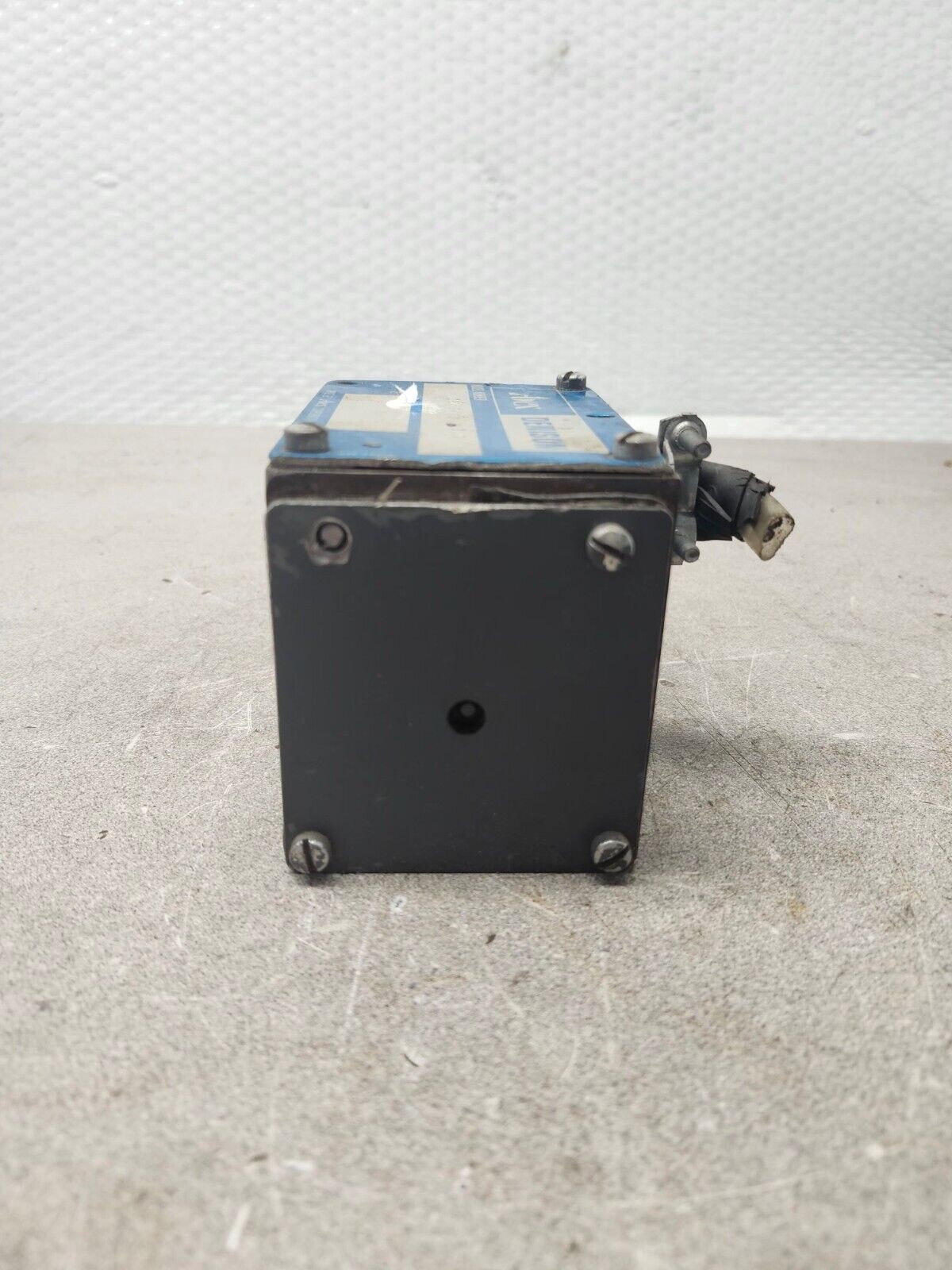 USED ABEX DENISON SERIES D2D04 SINGLE SOLENOID VALVE AD2D04-33-111-01-01-X