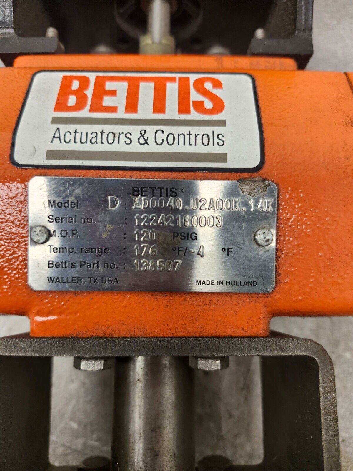 NEW NO BOX BETTIS ACTUATOR DS0040.U2A04K.14K WITH VALVE Position Indicator