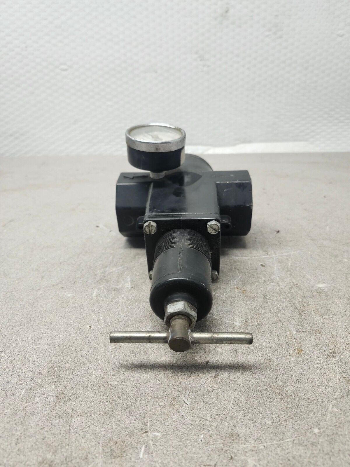 USED Arrow High Flow Regulator 300PSIG 1"NPT 5-125 PSI R398-125