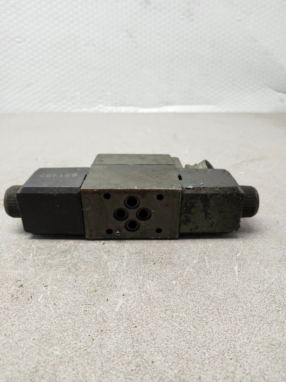 USED DOUBLE A HYDRAULIC VALVE DIRECTIONAL CONTROL QF-3-FF-10A1