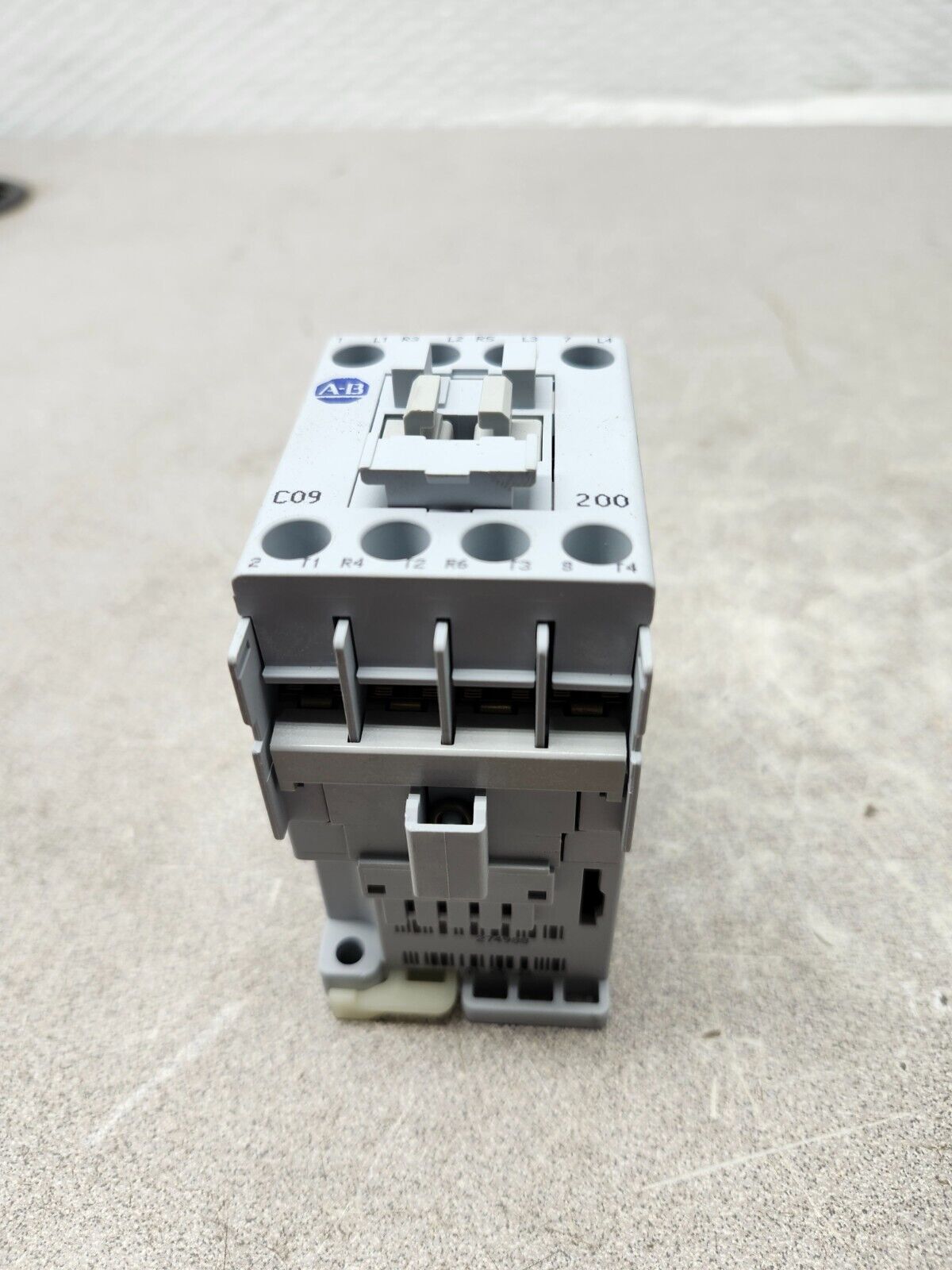 NEW IN BOX ALLEN BRADLEY CONTACTOR 100-C09D200