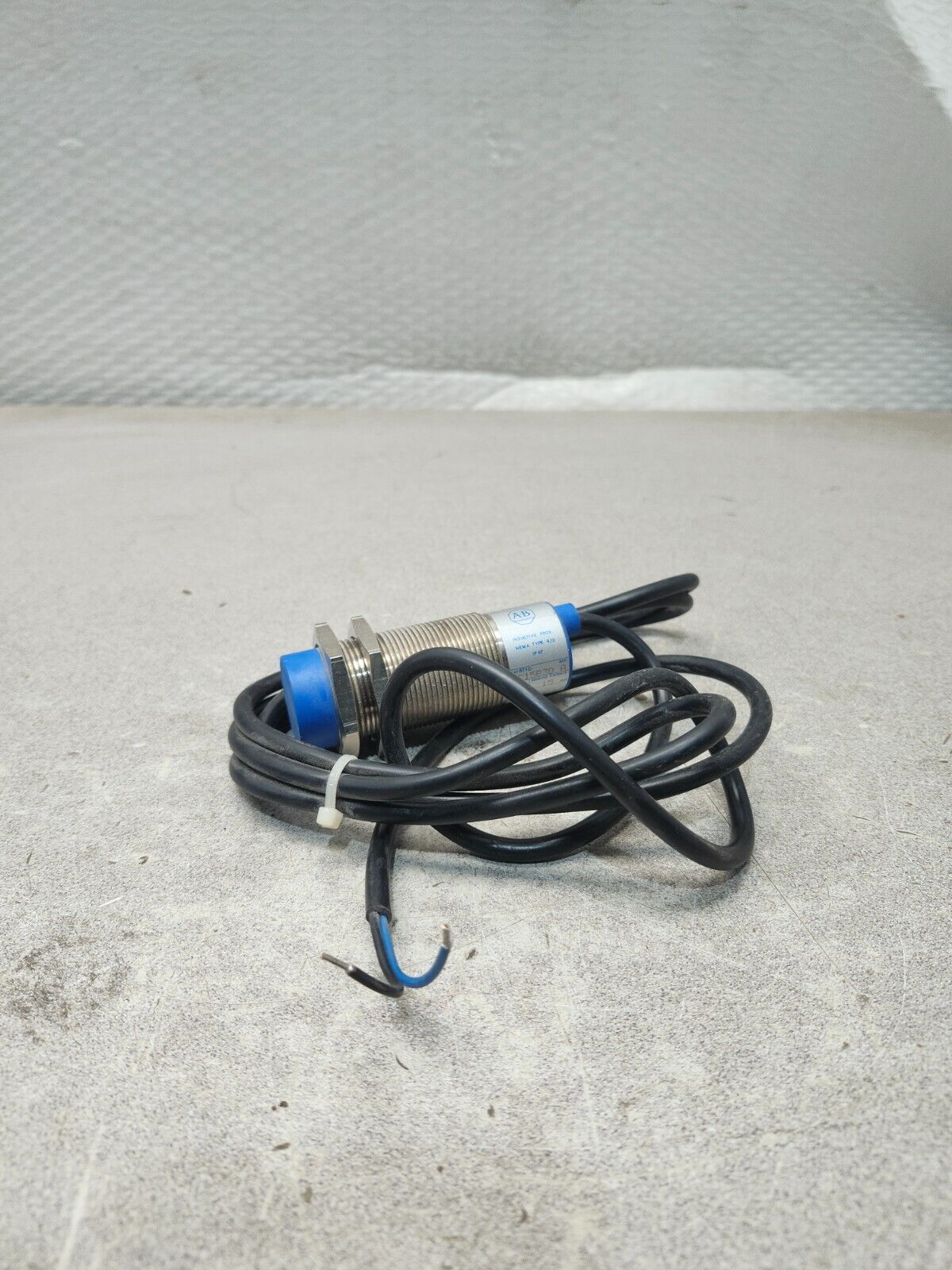 USED Allen Bradley Inductive Proximity Sensor 871C-C15B30