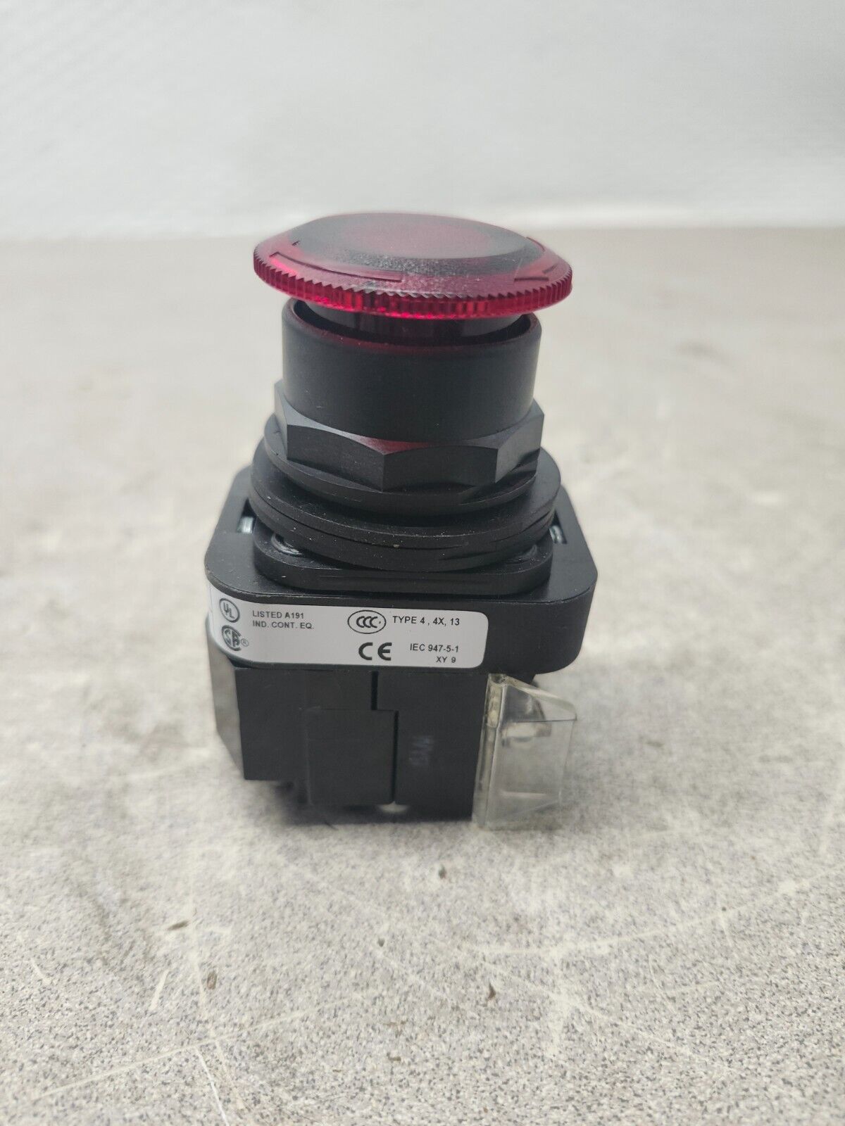 NEW NO BOX ALLEN BRADLY Illuminated Red Pushbutton 800H-FRXTP16RD4