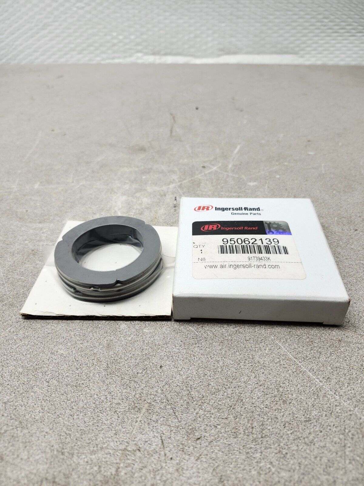NEW IN BOX INGERSOLL RAND GEAR RETAINER 95062139