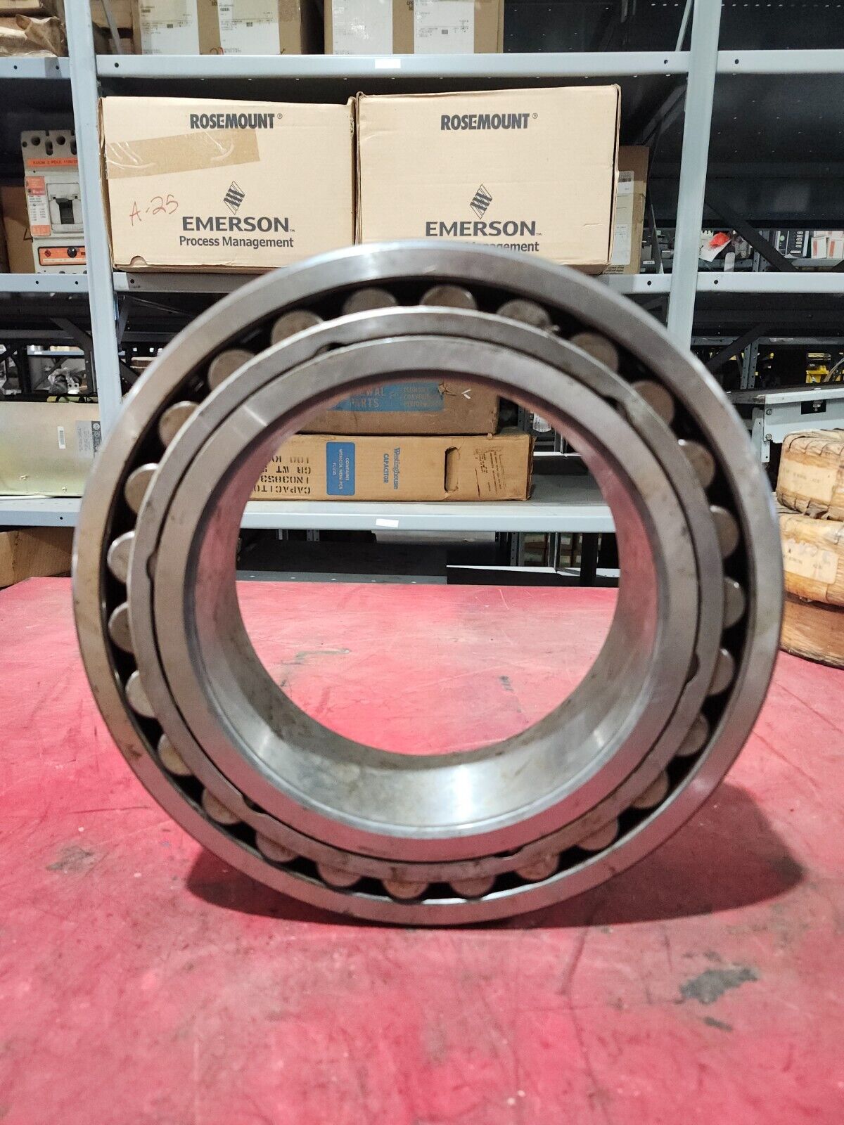 NEW NO BOX SNR SPHERICAL ROLLER BEARING 23038 V B33 J30