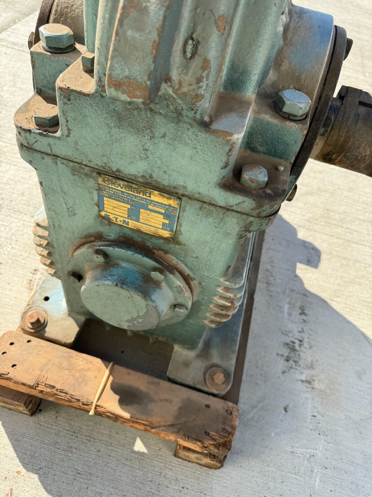 USED CLEVELAND GEAR REDUCER 18:1 RATIO 80AF